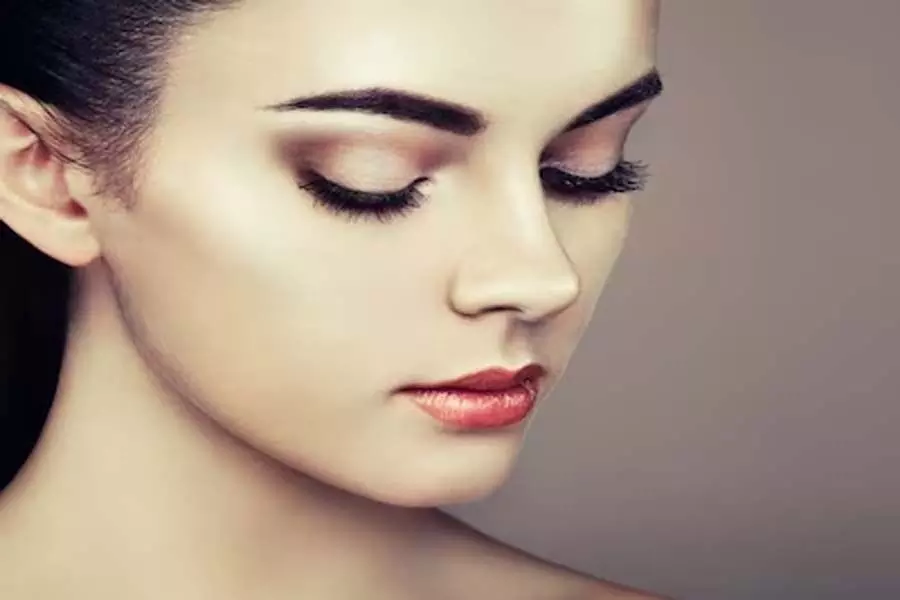 Makeup Tips: खूबसूरत दिखने के लिए ऐसे करें मेकअप, मिलेगा ग्लैमरस लुक