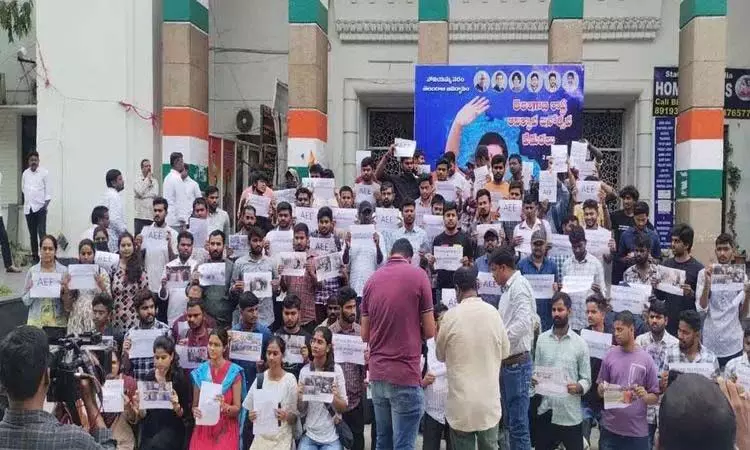 Hyderabad: AEE नौकरी के इच्छुक उम्मीदवारों ने गांधी भवन पर विरोध प्रदर्शन, अंतिम चयन सूची की मांग की