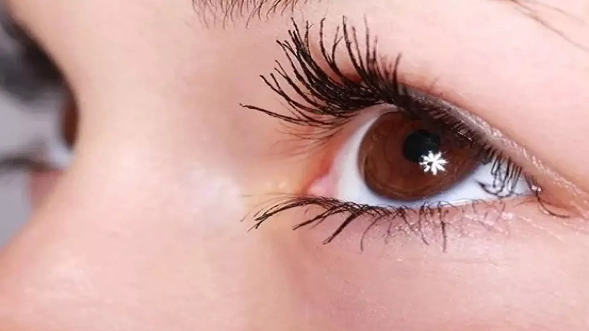 Beautiful eyes: खूबसूरत आँखों के लिए अपनाए ये घरेलू नुस्खे साइड इफेक्ट्स का नहीं खतरा