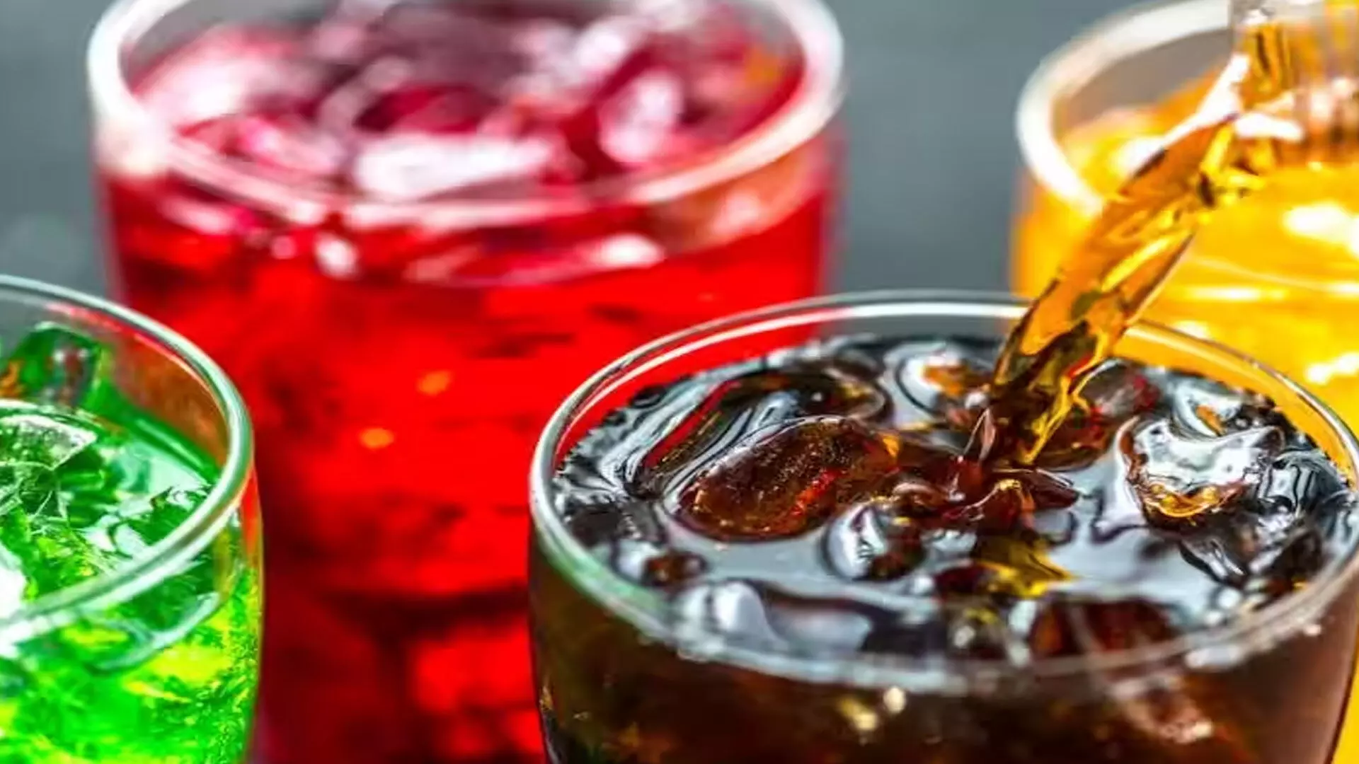 Soft Drinks: जहर से कम नहीं हैं सॉफ्ट ड्रिंक्स का सेवन जानें इससे होने वाले ये 10 नुकसान