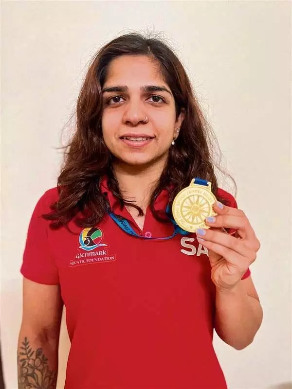 Chandigarh: जन्मी चाहत अरोड़ा ने तैराकी में एक और स्वर्ण जीता