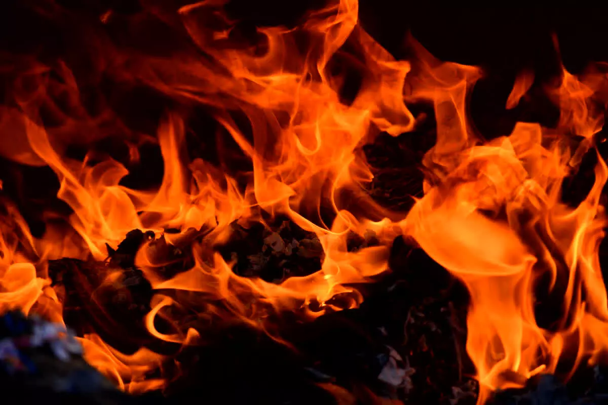 Morena : मुरैना जिले में बड़ा हादसा अज्ञात कारणों के चलते तीन घरों में लगी आग