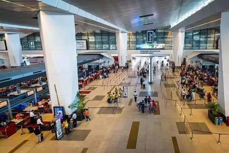 Delhi Airport: बम होने की झूठी जानकारी देने वाले किशोर पकड़ा गया