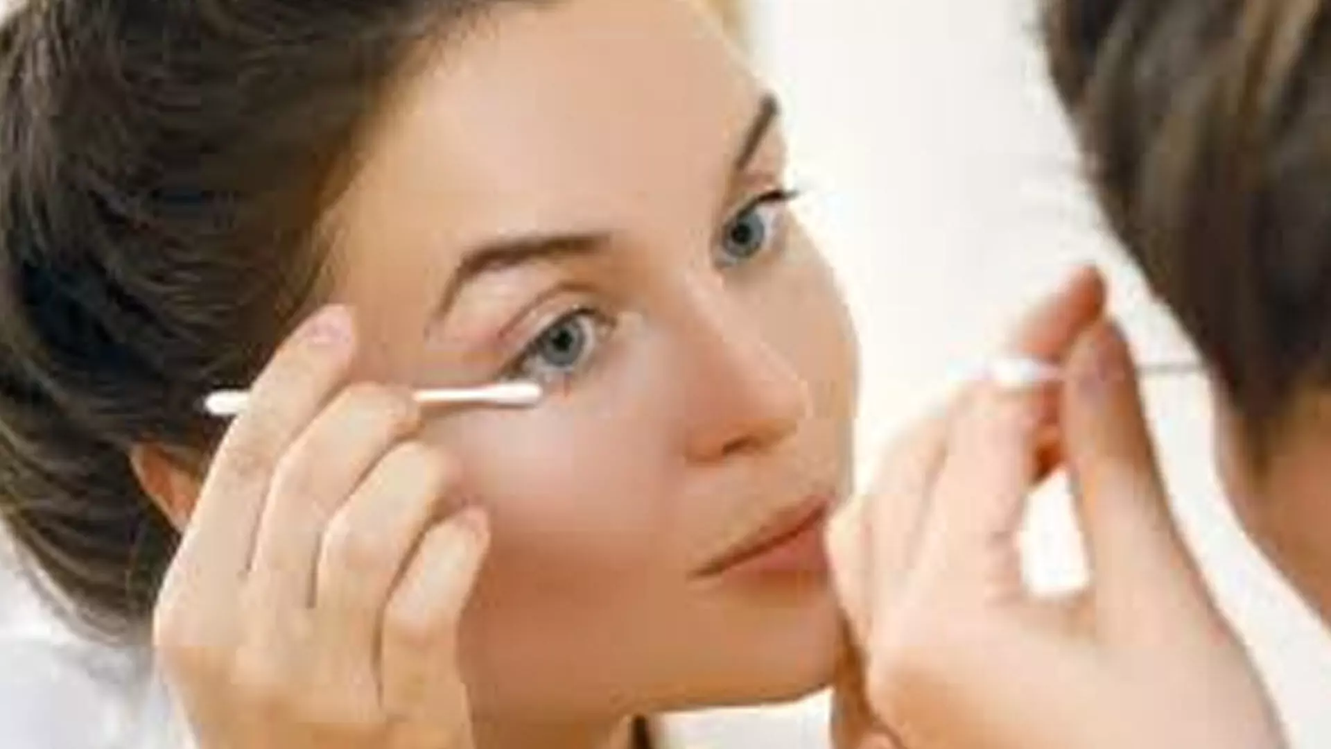 Makeup Tips: आंखों की झुर्रियों को चाहते हैं छुपाना मेकअप टिप्स बनाएंगे आपका काम