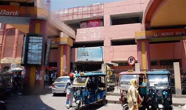 Punjab News: सुविधाओं के अभाव में सारागढ़ी बहुमंजिला पार्किंग की हालत खस्ता