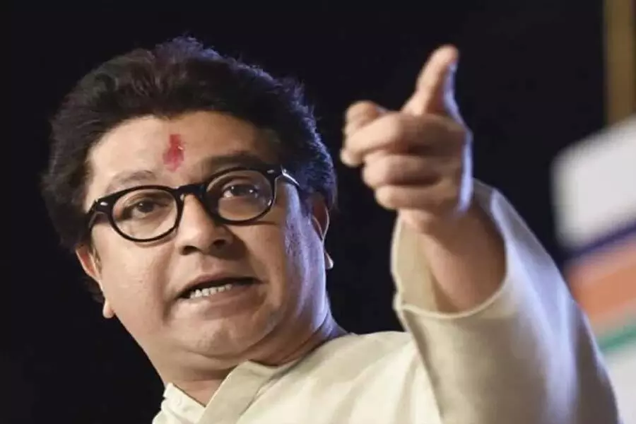 राज ठाकरे को शपथ ग्रहण समारोह में आमंत्रित करने को लेकर MNS नेता ने भाजपा पर निशाना साधा