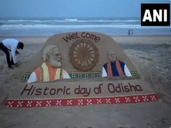 Patnaik: ने रेत से PM मोदी और ओडिशा के भावी CM मोहन चरण माझी की बनाई मूर्ति