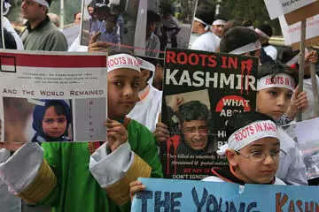 Kashmir : कड़ी सुरक्षा के बीच करीब 5,000 कश्मीरी पंडित खीरभवानी मेले के लिए कश्मीर रवाना हुए