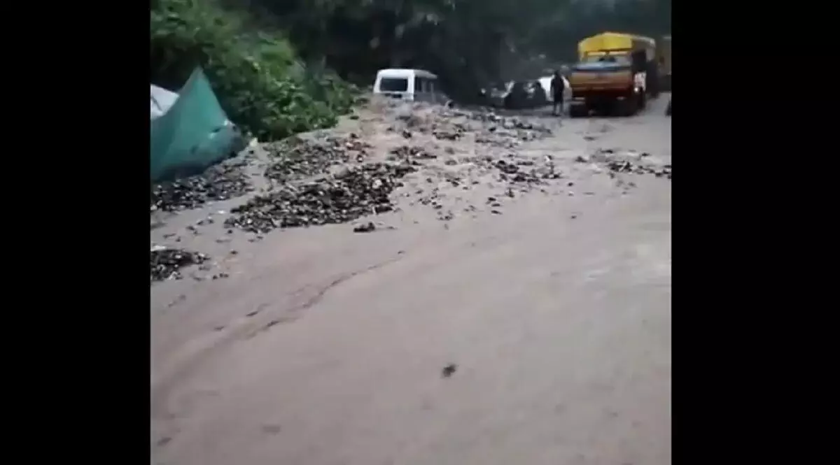 Sikkim News: सिक्किम में भारी बारिश, बाढ़ और भूस्खलन से प्रमुख सड़क संपर्क बाधित