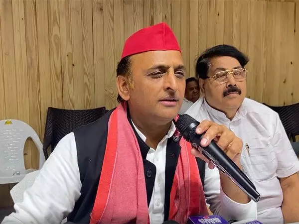 Akhilesh Yadav और अयोध्या सांसद अवधेश प्रसाद ने उत्तर प्रदेश विधानसभा से इस्तीफा दिया