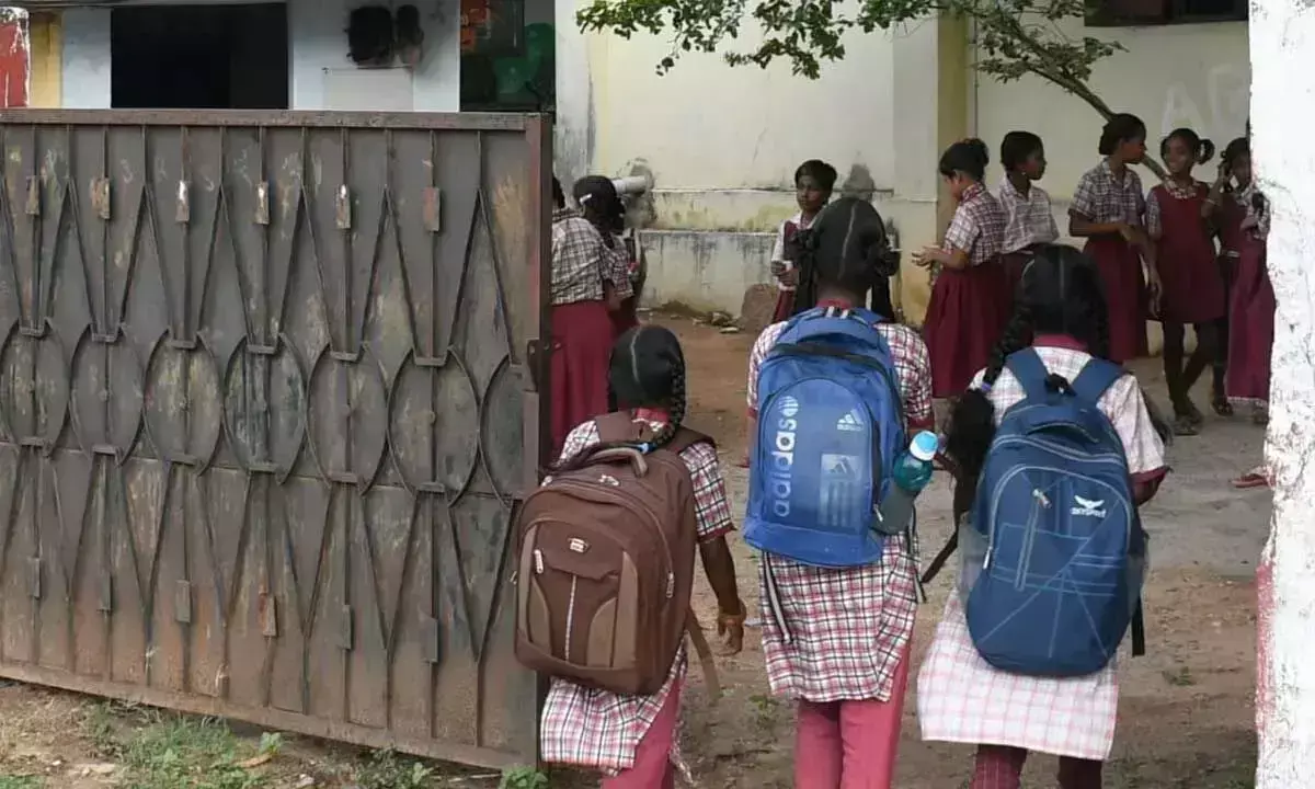 Telangana: तेलंगाना में स्कूल फिर से खुल गए, बड़ी बाटा में 19 जून तक खुले रहेंगे