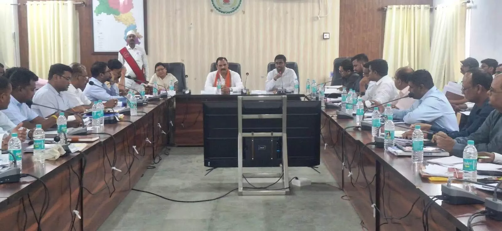 Health minister श्याम बिहारी जायसवाल ने ली जिला अधिकरियों की समीक्षा बैठक