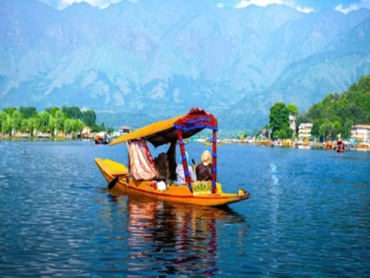 अगर गर्मियों में बनाया है Kashmir घूमने का प्लान तो यह है बेस्ट सीजन,यहां आकर मिलेगा इन खूबसूरत जगहों को देखने का मौका