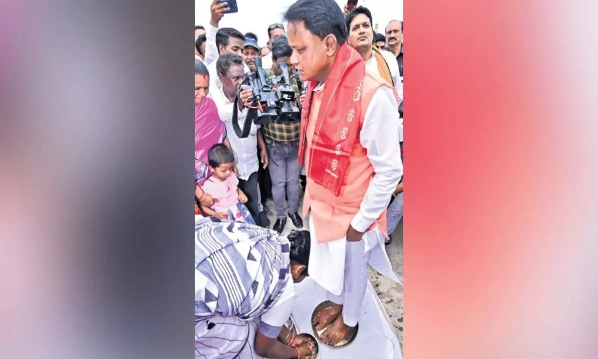 Odisha News: ओडिशा के मुख्यमंत्री मोहन चरण माझी ने लोगों से मुलाकात की