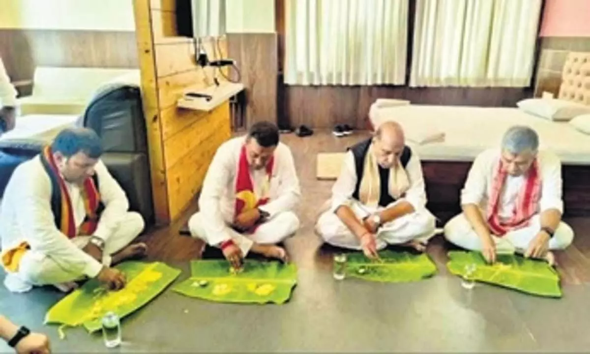 Odisha News: केंद्रीय मंत्रियों और मुख्यमंत्रियों ने श्रीमंदिर में पूजा-अर्चना की