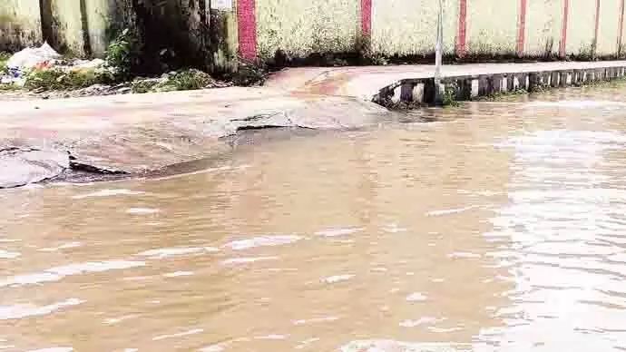 Assam news :  भारी बारिश के बाद डिब्रूगढ़ में बाढ़ की स्थिति