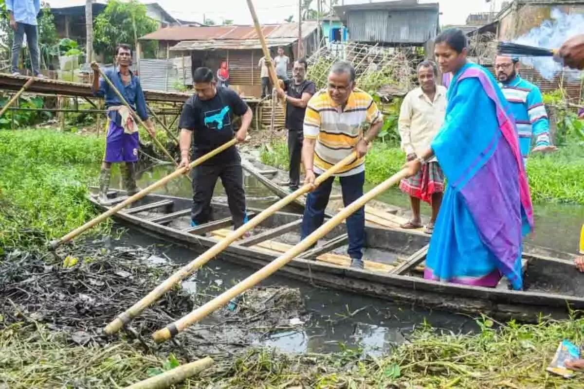Assam news :  कछार जिला आयुक्त रोहन कुमार झा ने नालों की सफाई के आदेश दिए