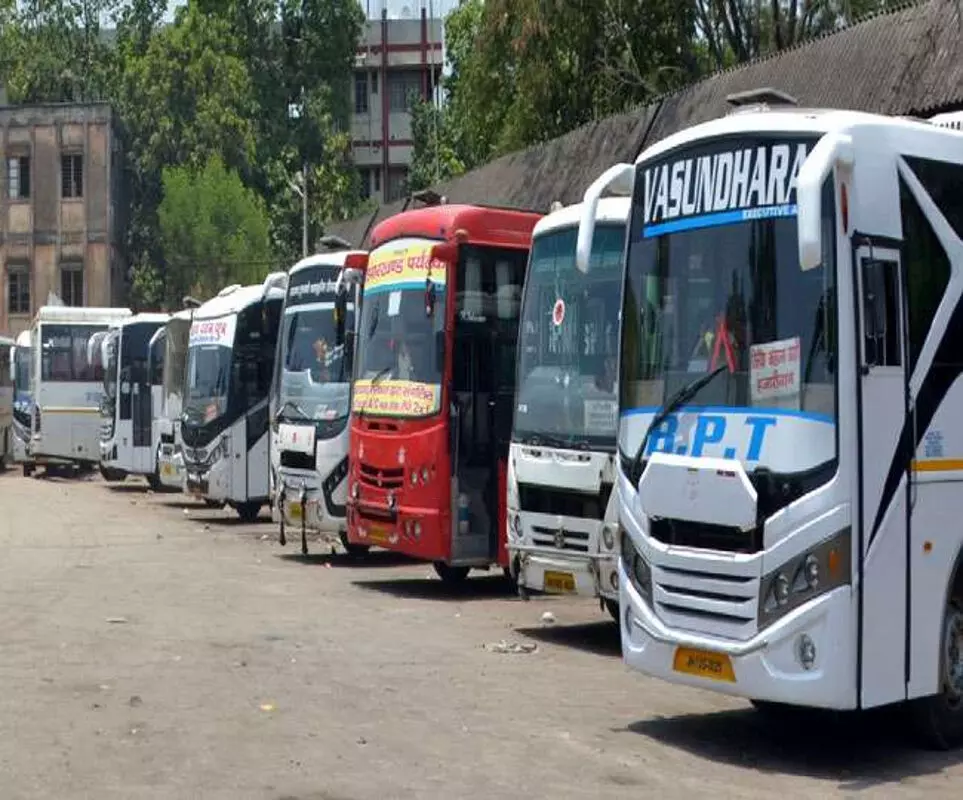 Agra: परिवहन विभाग का टैक्स चुकता किए बगैर ही शहर में दौड़ रहे सैकड़ों वाहन