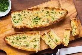 Garlic bread: कैसे बनाएं गार्लिक ब्रेड जानिए रेसिपी