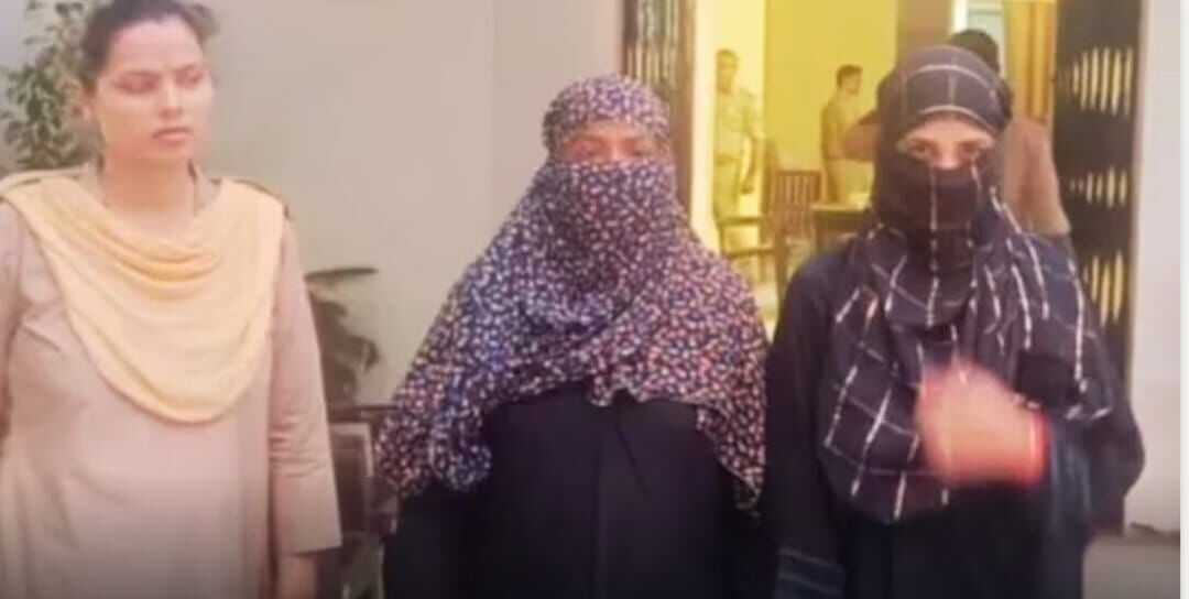 Jalalabad में सर्राफ की दुकान में चोरी करने की वाली बुर्कानशी प्रेमा देवी और तृप्ति अरेस्ट
