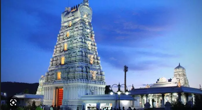 CM Naidu protects Hinduism: ‘हिंदू धर्म’ की रक्षा के लिए CM नायडू ने वेंकटेश्वर मंदिर में की दर्शन