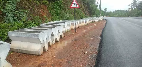 Goa News: दुर्घटना के जोखिम को कम करने के लिए बड़े कंक्रीट डिवाइडर हटा दिए गए