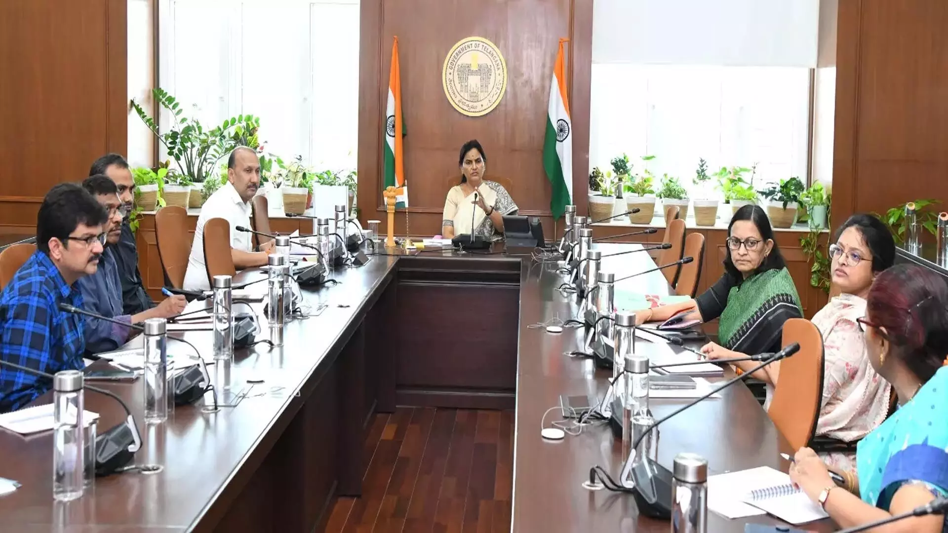 Telangana मुख्य सचिव ने महिला शक्ति कैंटीन सेवाओं की स्थापना पर समीक्षा बैठक की