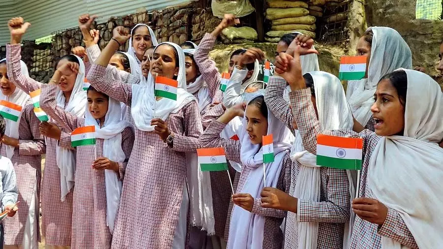 Srinagar: जम्मू-कश्मीर के सभी स्कूलों में राष्ट्रगान अनिवार्य कर दिया गया