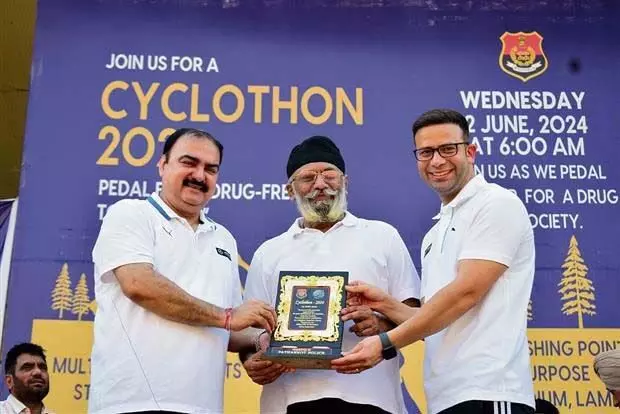 Punjab News: नशीली दवाओं के खतरे के खिलाफ जागरूकता बढ़ाने के लिए साइक्लोथॉन का आयोजन किया