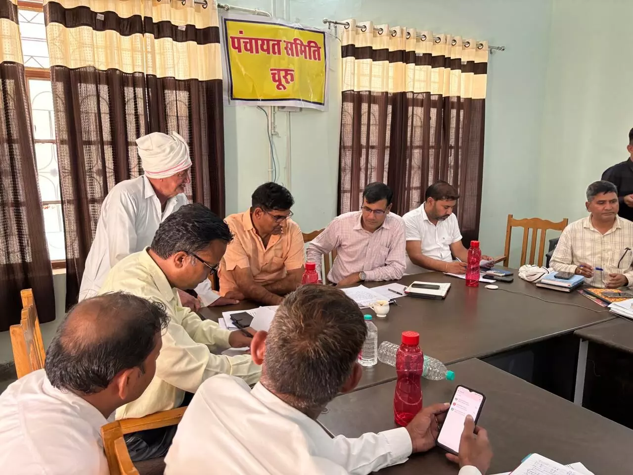 churu : एसडीएम बिजेंद्र सिंह ने सुनीं आमजन की समस्याएं चूरू पंचायत समिति में उपखंड स्तरीय जन सुनवाई