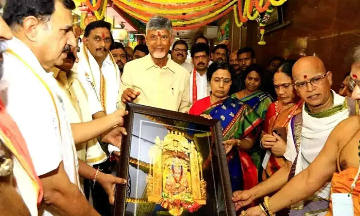 Andhra Pradesh: चंद्रबाबू नायडू ने विजयवाड़ा में कनकदुर्गा मंदिर में दर्शन किए, पूजा-अर्चना की