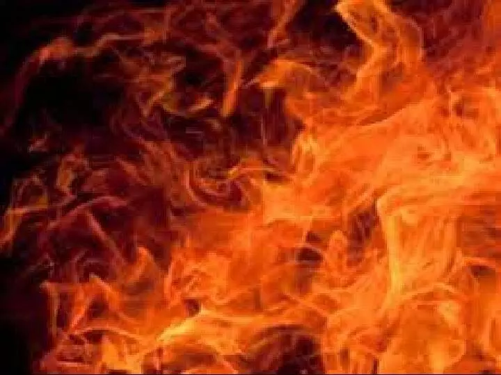 Noida: फ्लैट के AC में लगी आग, सामान जलकर खाक