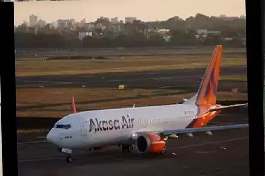 Kolkata जाने वाली अकासा एयर की फ्लाइट में सात घंटे की देरी से यात्री निराश