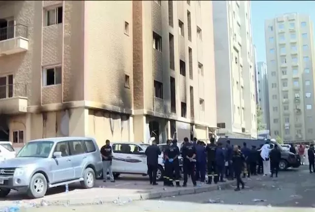 Kuwait: पल भर के फैसले व्यक्ति को लगी भीषण आग से बचाया
