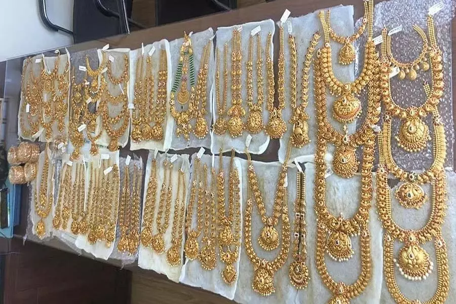 Nepal में नकली सोने के आभूषणों के साथ व्यापारी को धोखा देने के आरोप में 2 भारतीय गिरफ्तार