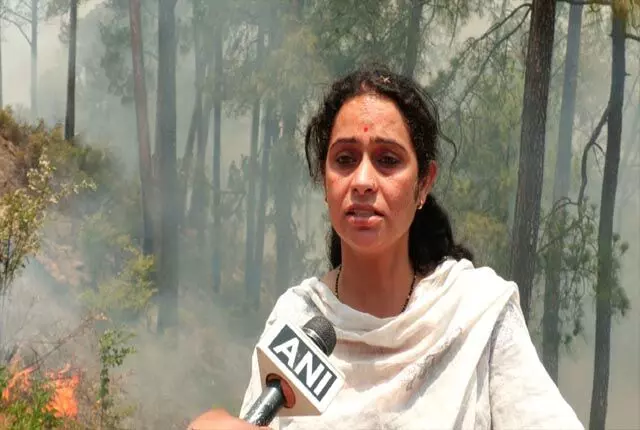 Jammu: आग बुझाने के लिए प्रशासन से दमकल गाड़ियां भेजने का किया अनुरोध