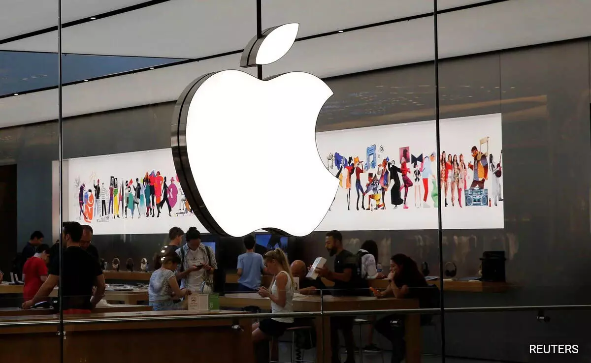Delhi: Apple Inc पर दो महिला कर्मचारियों ने मुकदमा दायर किया