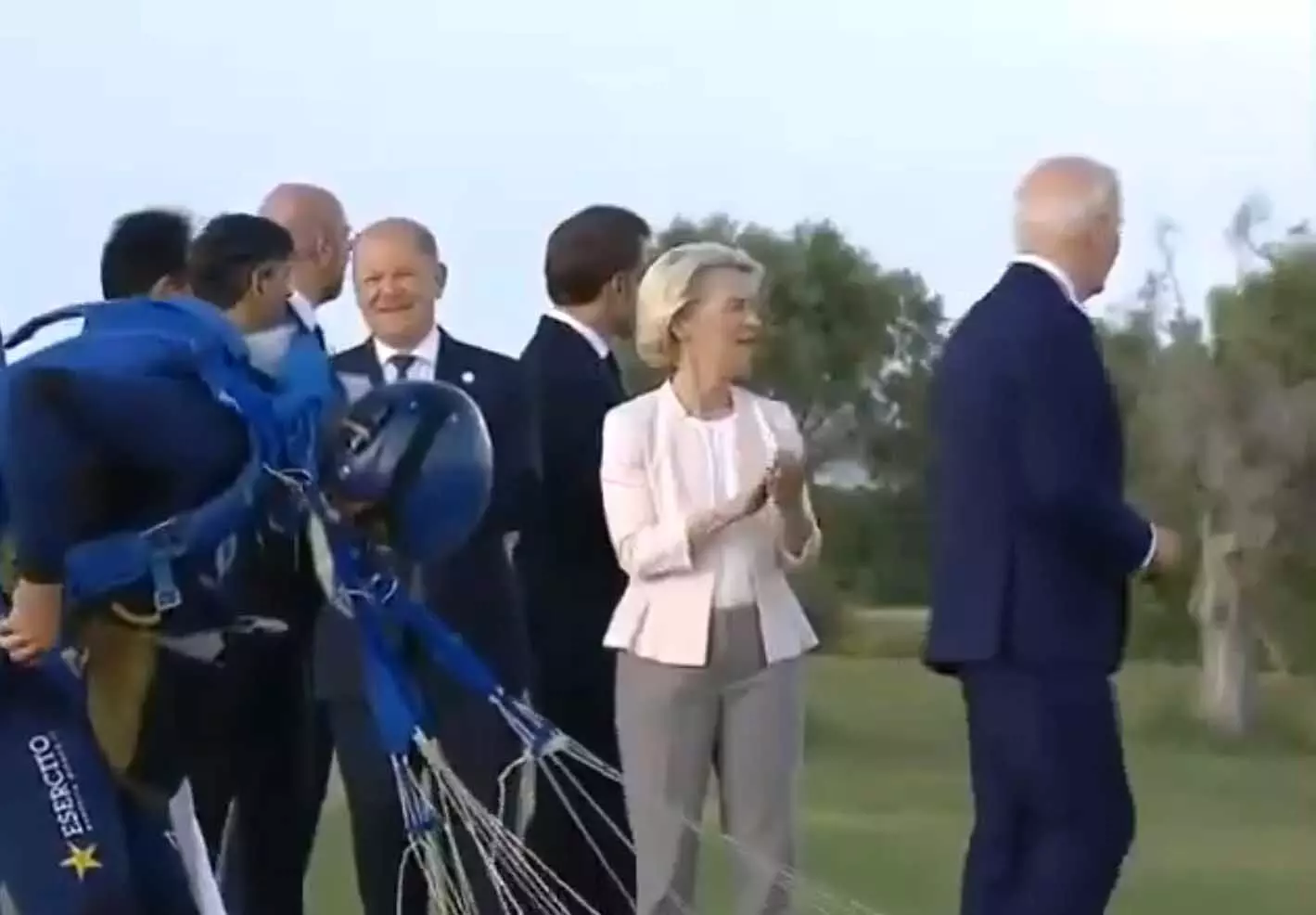 अमेरिका के राष्ट्रपति जो बाइडेन का VIDEO वायरल, अजीबोगरीब हरकत देख PM हैरान
