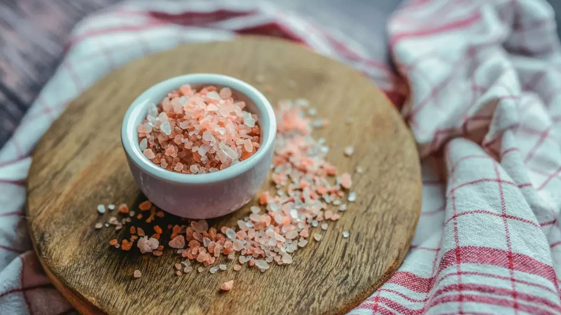 Harmful effects of salt: ज्यादा नमक खाने से हो सकता है गंभीर नुकसान!