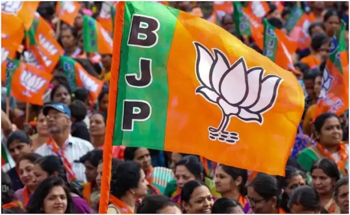 चुनाव में BJP का समर्थन, लड़के का सिर मुड़ा