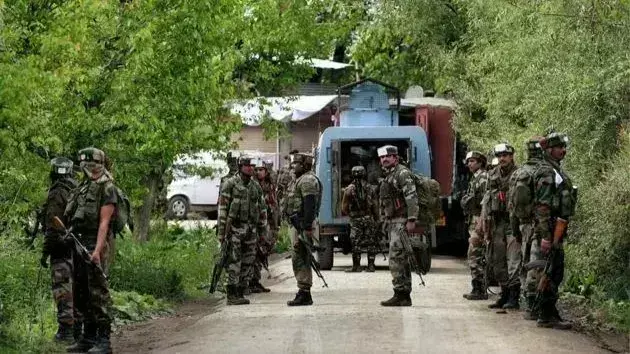 Rajouri : खाई में गिरा जम्मू-कश्मीर में सेना का वाहन एक सैनिक की मौत, चार घायल