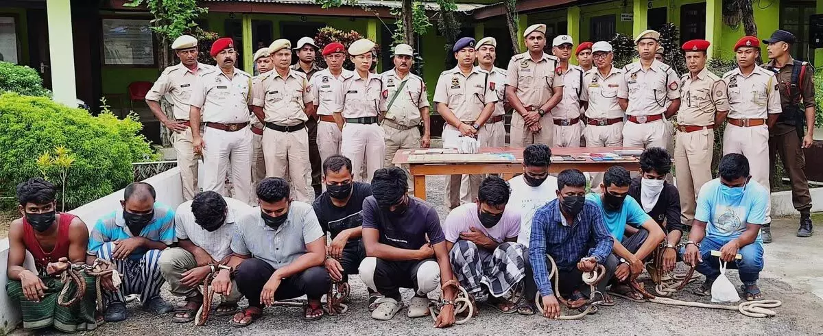 ASSAM NEWS :  मोरीगांव पुलिस की छापेमारी में 12 कुख्यात साइबर अपराधी गिरफ्तार