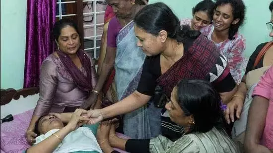 Kochi: केरल की स्वास्थ्य मंत्री ने विवाद खड़ा किया