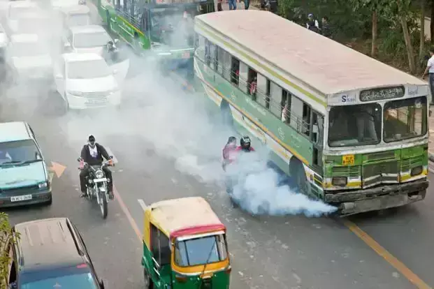 Agra: संभागीय परिवहन विभाग ने वाहनों को ब्लैक लिस्ट में डालने की कवायद तेज की