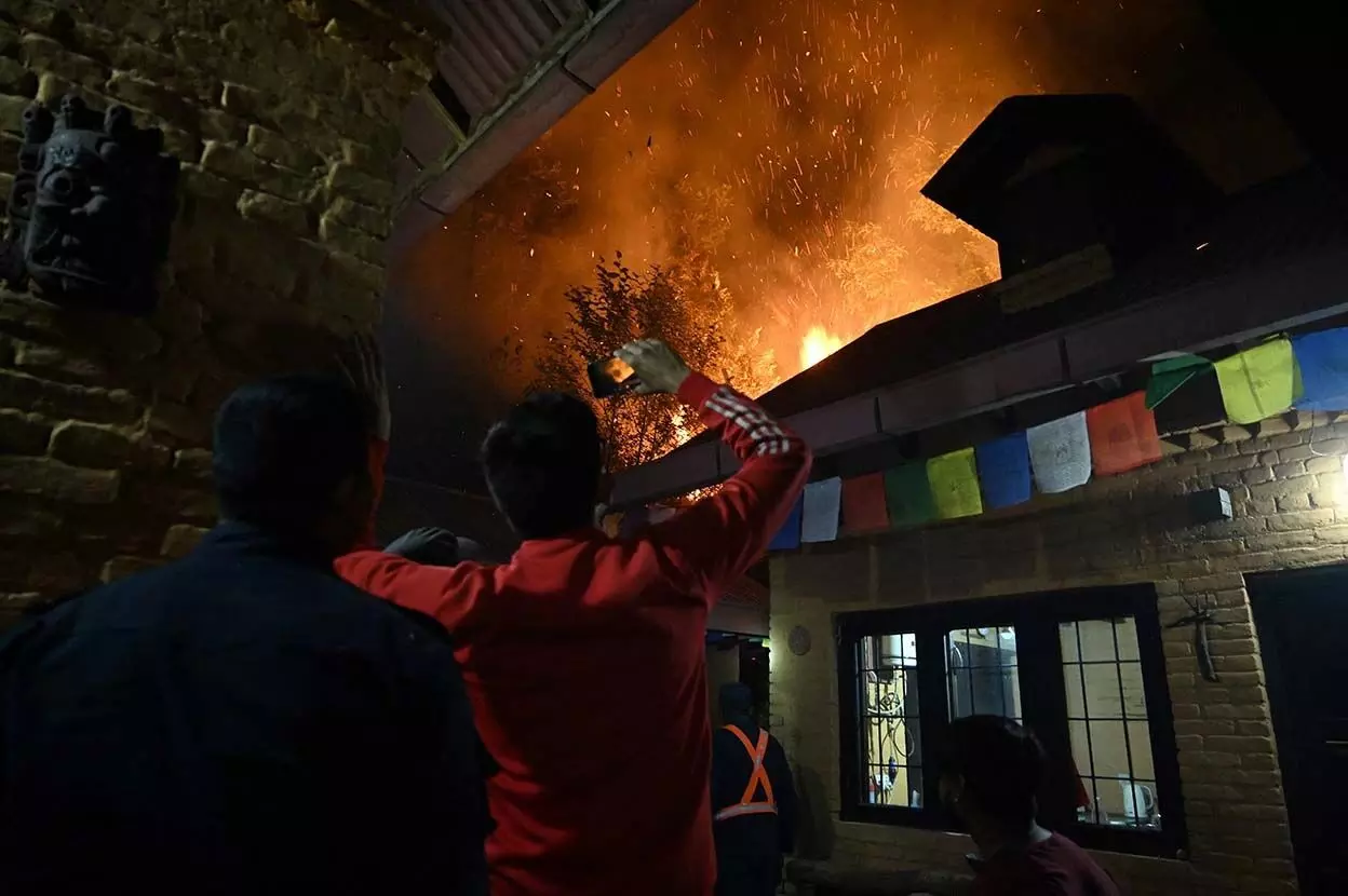 World| नेपाल में जंगल में आग भड़क रही है - जलवायु परिवर्तन ही एकमात्र दोषी नहीं है