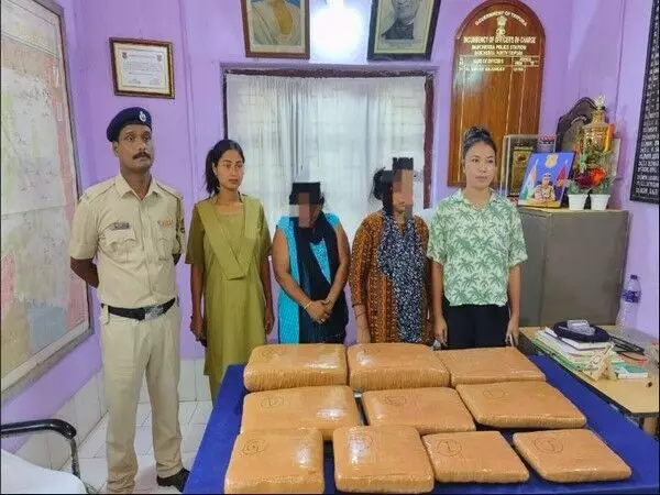 Tripura: पुलिस ने मादक पदार्थ तस्करी की कोशिश को नाकाम किया, दमचेरा में 2 महिलाओं से जब्त किया 26 किलो गांजा