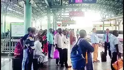 Bengaluru :पर्पल लाइन पर मेट्रो सेवाएं प्रभावित, ट्रेन के दरवाजे खुलने में देरी