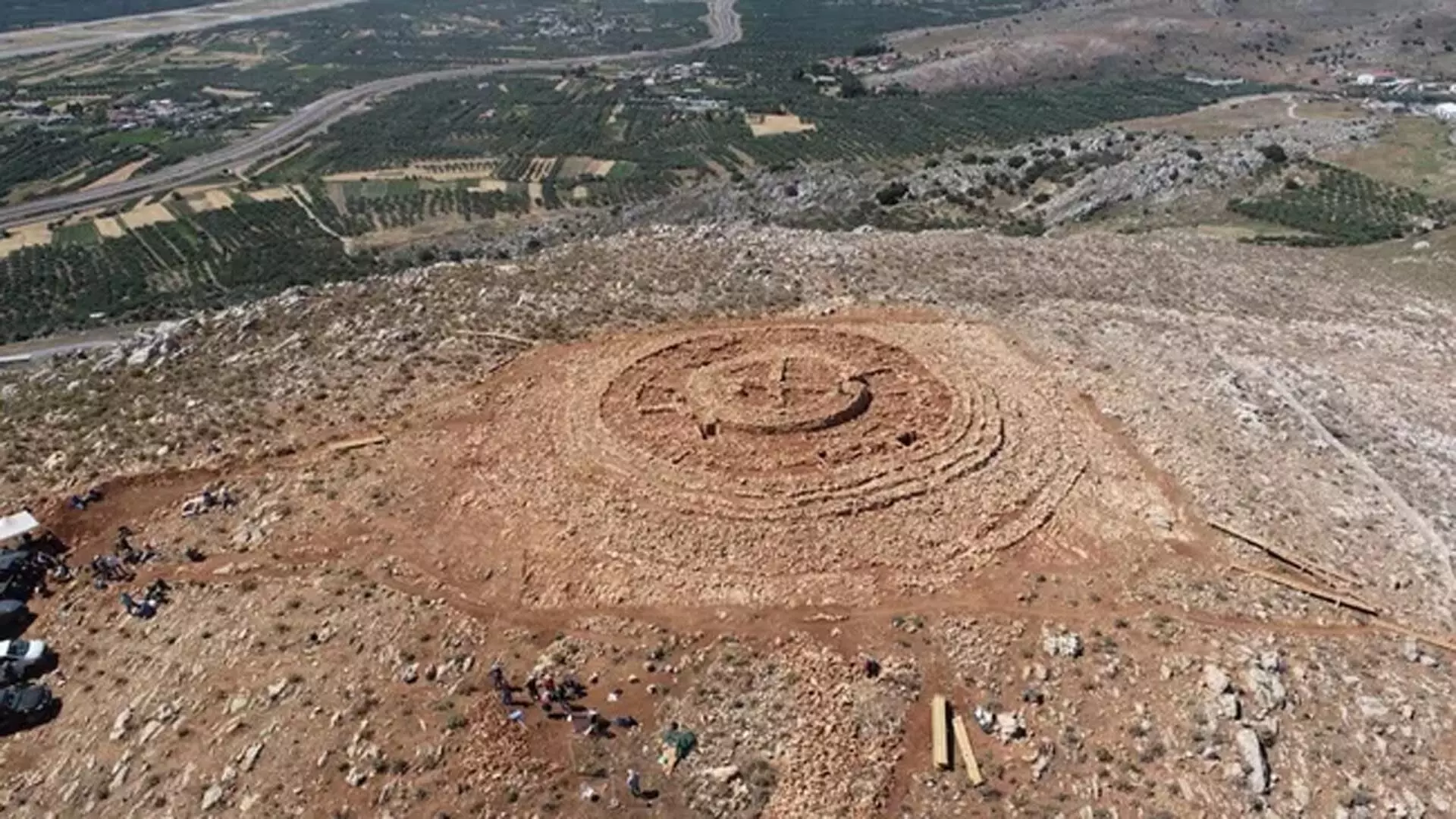 Greek द्वीप क्रीट पर भूलभुलैया जैसी दीवारों वाला 4,000 साल पुराना रहस्यमयी महल मिला