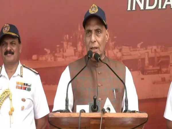 Visakhapatnam में पूर्वी नौसेना कमान के दौरे पर राजनाथ सिंह- हिंद महासागर क्षेत्र पर मत्स्य न्याय का शासन नहीं होगा