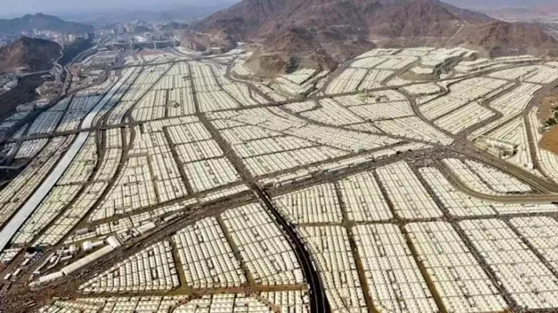 Hajj: हज शुरू होते ही 15 लाख से अधिक तीर्थयात्री सऊदी पहुंचे